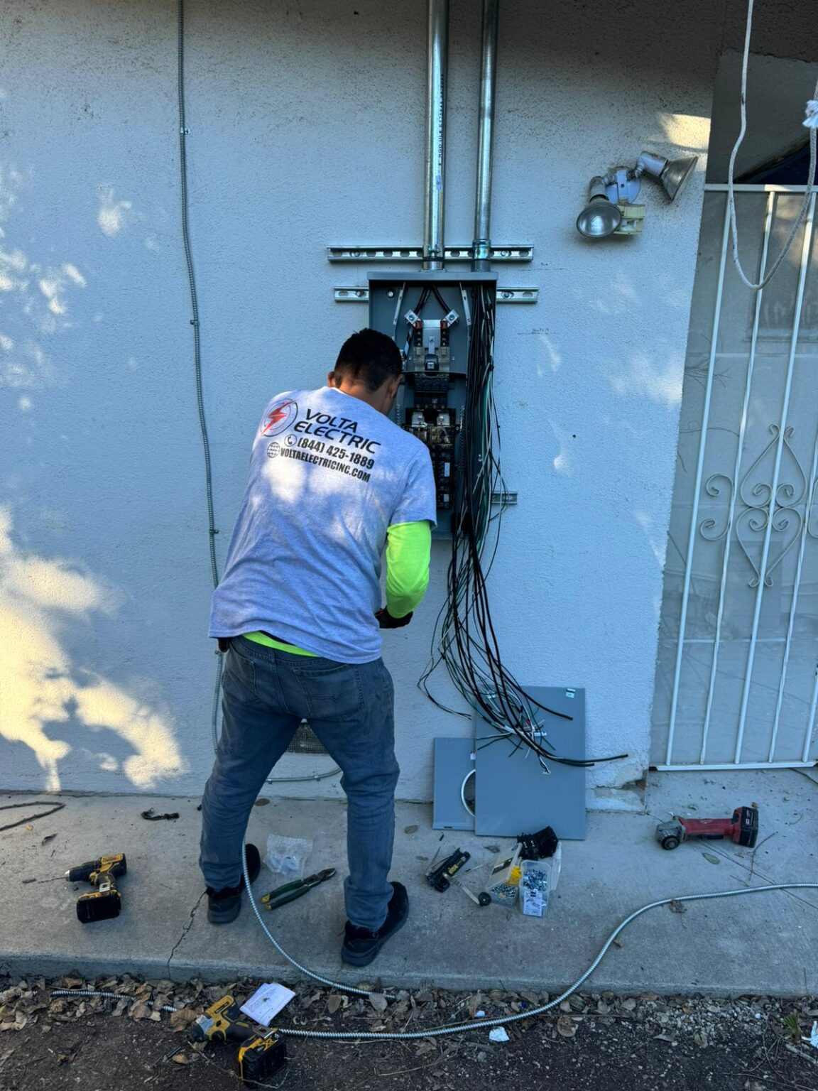 Sub Panel Wiring Guide: Safety, Wire Sizes & Installation