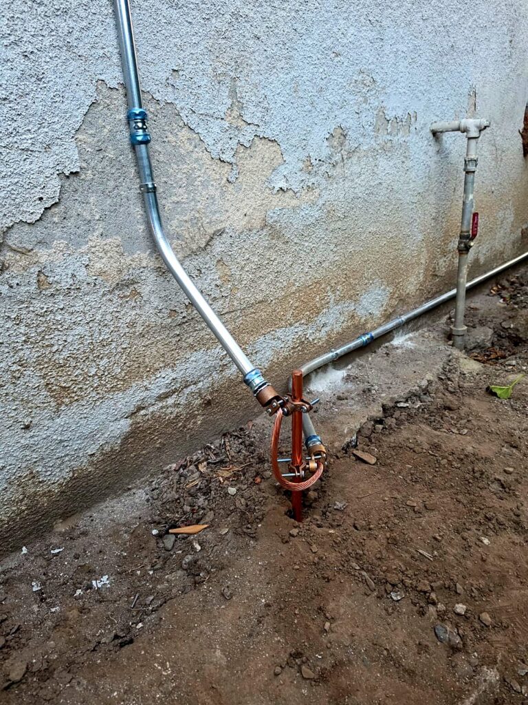 Grounding electrode conductor connected to a ground rod