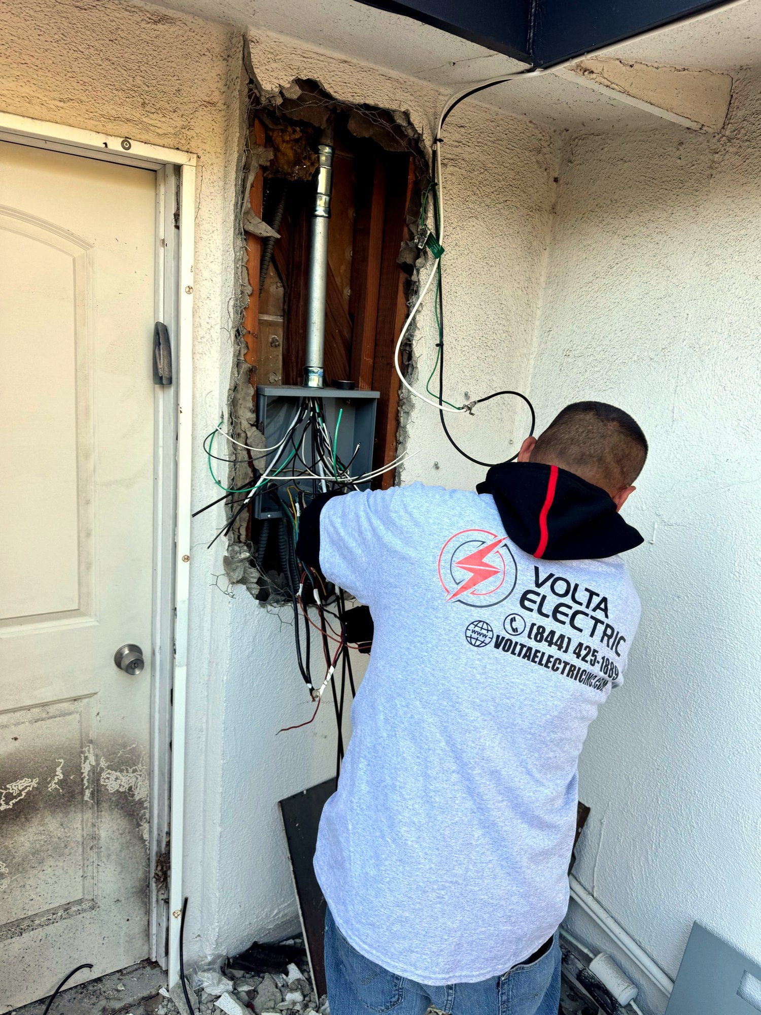 Volta Electric technician replacing an outdated electrical panel